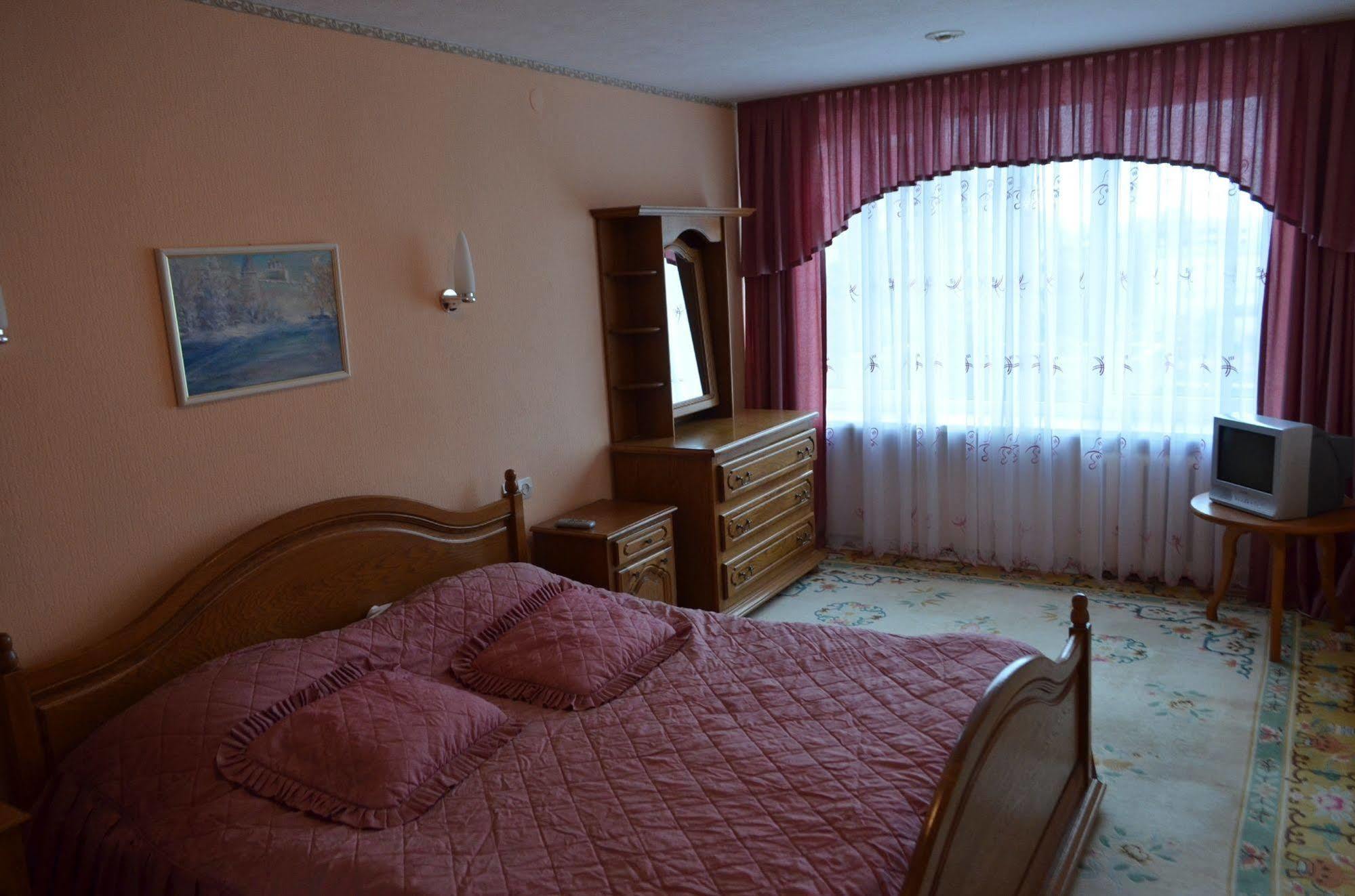 Hotel Rizhskaya Pskow Exterior foto